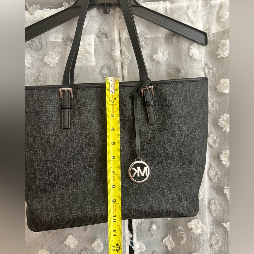 Michael Kors purse - Picture 3 of 8
